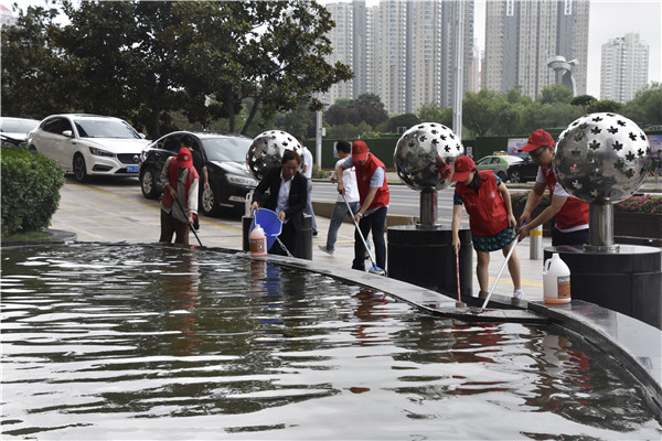 乐鱼官方网站-乐鱼（中国）
联合商务区社区开展“清洁家园 美化社区”       主题志愿服务活动
