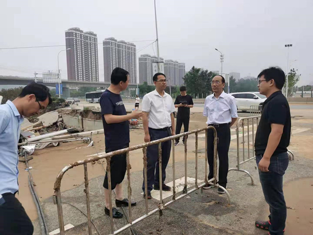 乐鱼官方网站-乐鱼（中国）
党委书记、董事长、总经理秦广远赴市政项目检查指导灾后恢复重建工作